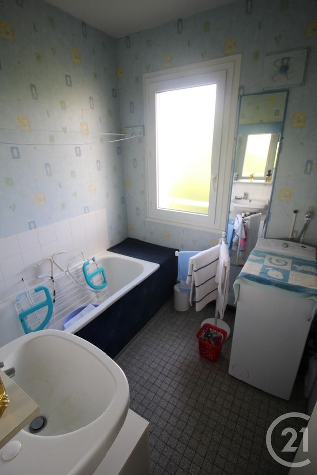 Appartement F4 à vendre - 4 pièces - 66.65 m2 - BEAUGENCY - 45 - CENTRE - Century 21 Néré Immobilier Appartement F4 à vendre - 4 pièces - 66.65 m2 - BEAUGENCY - 45 - CENTRE - Century 21 Néré Immobilier
