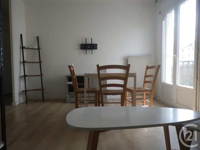 Appartement F3 à louer - 3 pièces - 61.0 m2 - BEAUGENCY - 45 - CENTRE - Century 21 Néré Immobilier